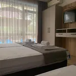 Park And Pool Appartement Nesebar