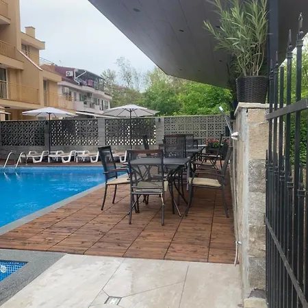 Apartament Park And Pool *