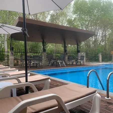 Apartment Park And Pool