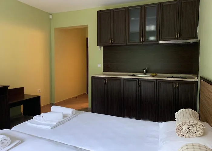 Apartment Park And Pool