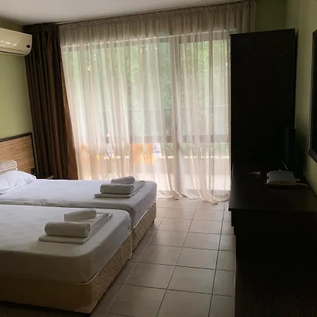 Park And Pool Apartman