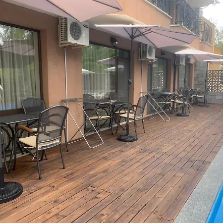 Park And Pool 内塞伯尔