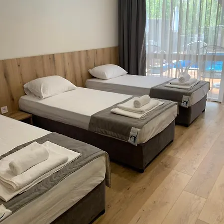 Park And Pool Apartman *
