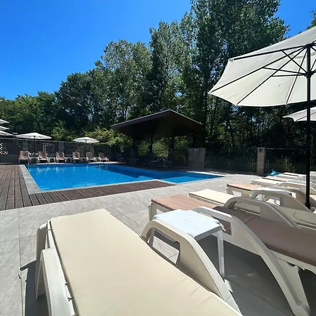 Apartament Park And Pool